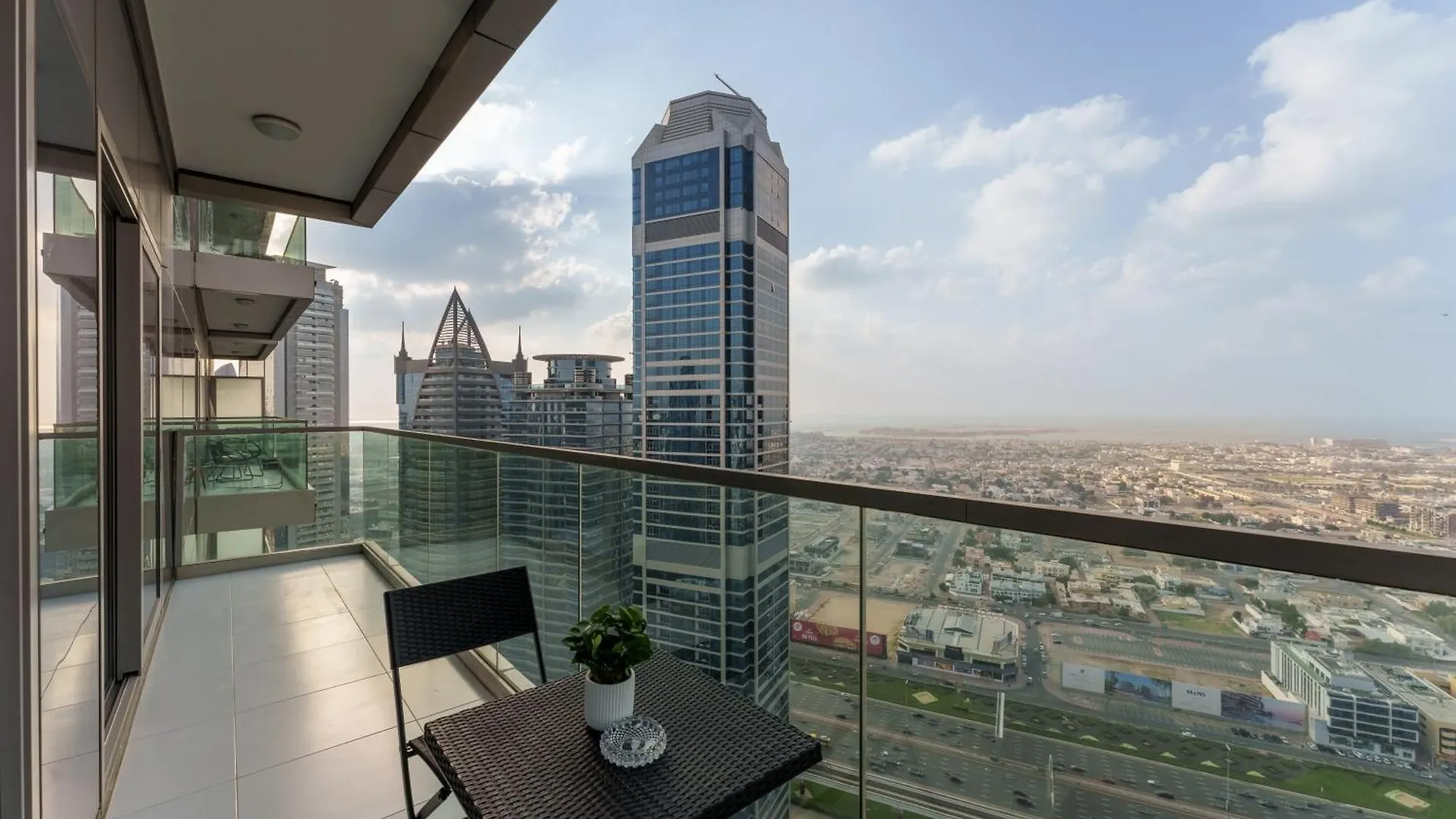 Experience Opulent Living At Paramount Midtown Dubai 0*,